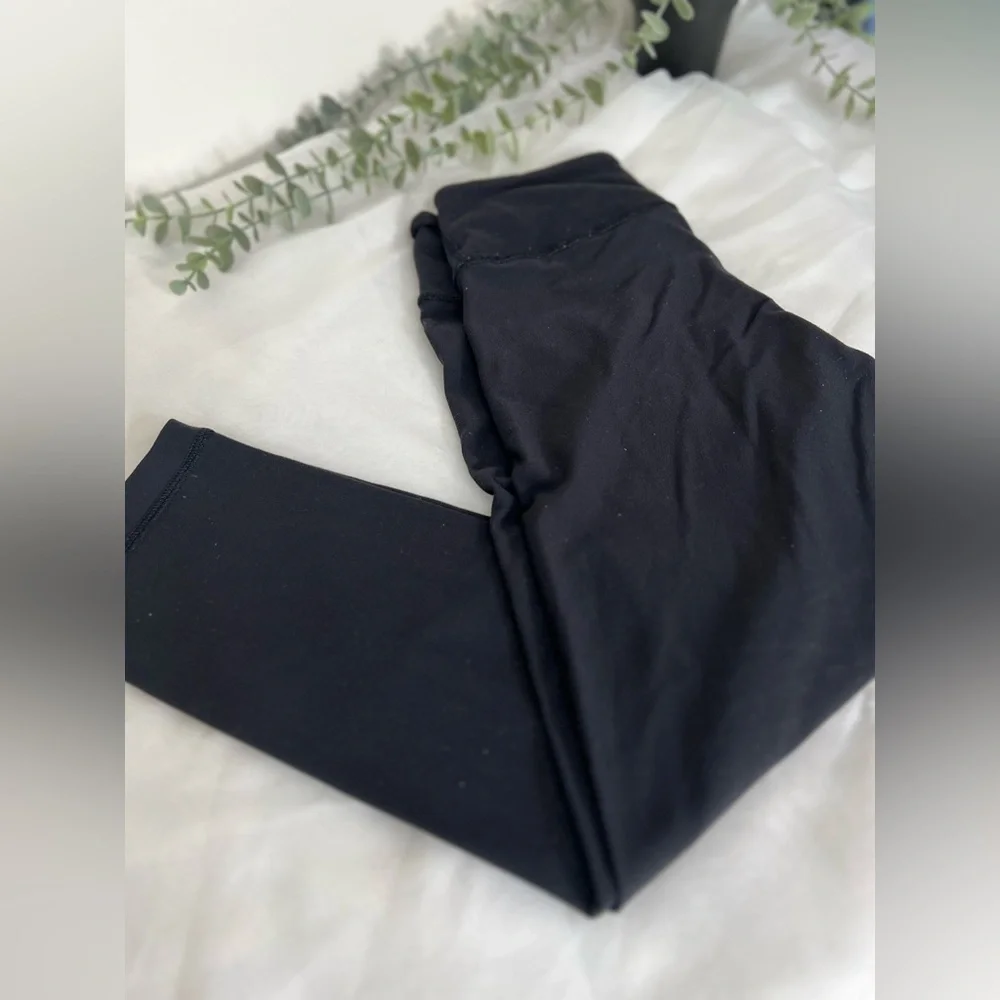 Lululemon Wunder Under Hi-Rise 7/8 Tight Black Size 4